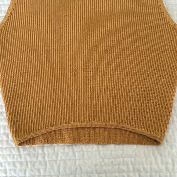 Crop top - Picture 3 of 4